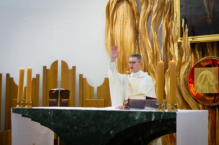 Tarnów. Rozpoczęcie kursu dla nadzwyczajnych szafarzy Komunii św.