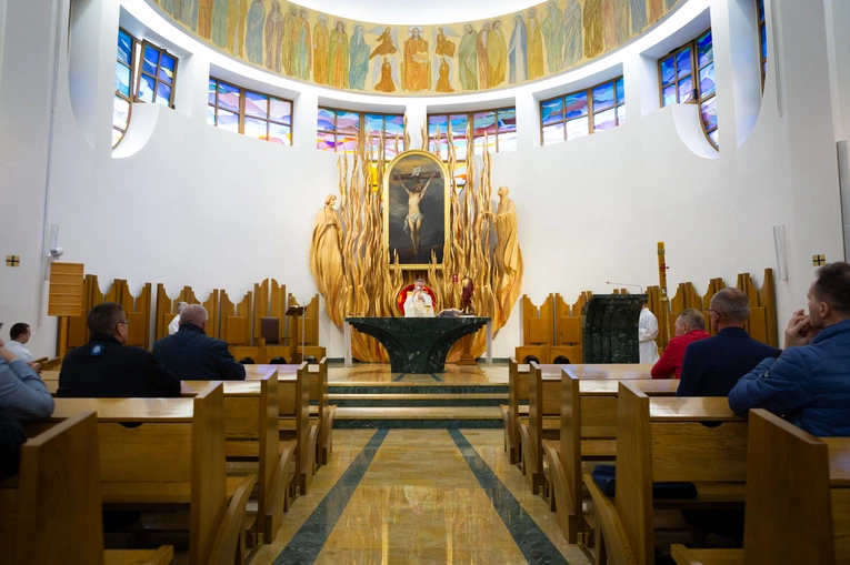 Tarnów. Rozpoczęcie kursu dla nadzwyczajnych szafarzy Komunii św.