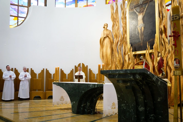 Tarnów. Rozpoczęcie kursu dla nadzwyczajnych szafarzy Komunii św.