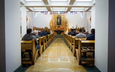 Tarnów. Rozpoczęcie kursu dla nadzwyczajnych szafarzy Komunii św.