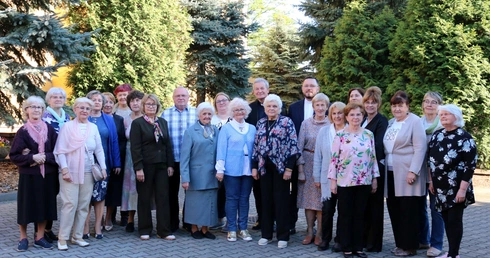 Wolontariusze z ks. Markiem Dziewieckim i ks. Karolem Piłatem.