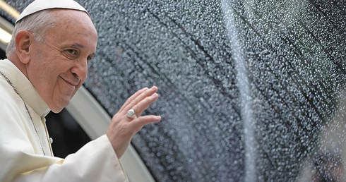 Brat Franciszek. Papież, który nie lękał się gestów symbolicznych, wręcz rewolucyjnych