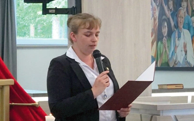 Karina Brylok, moderatorka Dzieci Maryi  w diecezji gliwickiej, mieszka  w Tarnowskich Górach.  W grudniu  2022 roku złożyła ślub czystości  ze zobowiązaniem do wytrwania  w nim przez całe życie jako dziewica konsekrowana.