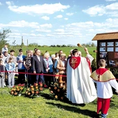 Wystawę poświęcił ks. proboszcz Rafał Wyleżoł. 