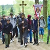 Na pielgrzymkowy szlak wyruszyło  blisko 260 uczniów, by zawierzyć Matce Bożej czas egzaminów i wyboru nowej szkoły.