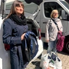Przedstawiciele szkoły z Piotrówki przekazali przed Wielkanocą 17 plecaków z wyposażeniem.