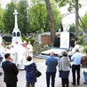 – Grobowiec kapituły i ta płaskorzeźba mogą być wymowną katechezą dla przechodzących przez cmentarz katolicki – podkreślił ks. prepozyt dr hab. Jan Krawczyński.