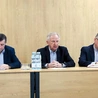 Członkowie komitetu (od lewej: M. Kilianek, M. Niemirski i ks. S. Adamczyk.