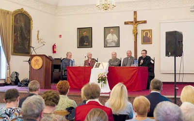 Rok temu w wigilię III niedzieli wielkanocnej Lumen Vitae zaprosiła chętnych m.in. na dyskusję panelową z udziałem przedstawicieli różnych wyznań i religii na temat lektury i interpretacji natchnionych ksiąg. 
