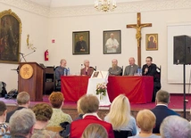 Rok temu w wigilię III niedzieli wielkanocnej Lumen Vitae zaprosiła chętnych m.in. na dyskusję panelową z udziałem przedstawicieli różnych wyznań i religii na temat lektury i interpretacji natchnionych ksiąg. 