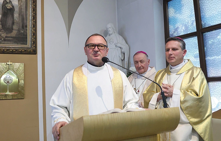  Ks. Paweł Broński od 3 lat prowadzi PPT. W rekolekcjach uczestniczył także bp Piotr Przyborek, przewodniczący Rady KEP ds. turystyki i pielgrzymek.
