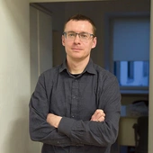 Mateusz pomaga osobom w kryzysie „wyprostować” życie.