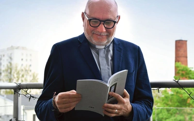 Ksiądz dr hab. A. Draguła – teolog, publicysta i autor wielu książek, który w tym roku obchodzi 35 lat kapłaństwa. Jest przewodniczącym Rady Naukowej Instytutu Nauk Teologicznych Uniwersytetu Szczecińskiego i członkiem Komitetu Nauk Teologicznych Polskiej Akademii Nauk.