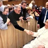 Ks. Tomasz Trębacz, proboszcz parafii pw. NSPJ w Lubsku, na spotkaniu z papieżem Franciszkiem. 