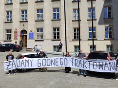 Katowice. Spór w Kolejach Śląskich. Protest przed Urzędem Marszałkowskim
