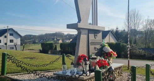 W hołdzie poległym za wolność