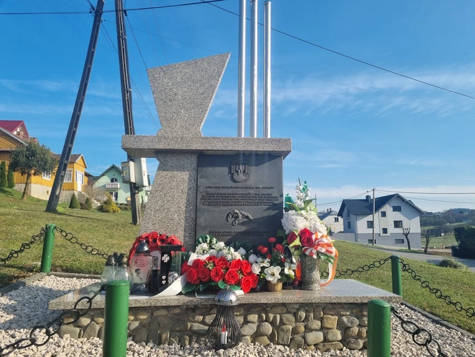 W hołdzie poległym za wolność