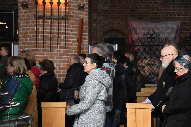 Msza św. w 85. rocznicę zbrodni katyńskiej