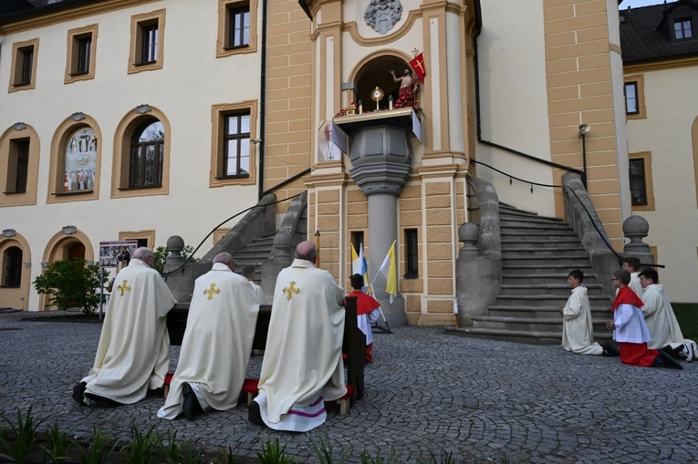 Jubileuszowa pielgrzymka kapłanów do sanktuarium św. Jacka