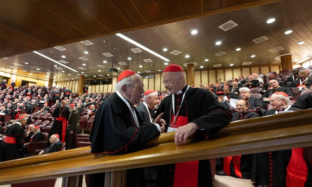 Kardynałowie proszą Lud Boży o modlitwę przed wyborem papieża