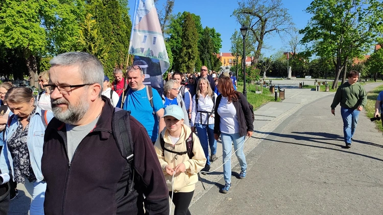 Pielgrzymkowa majówka z Sobótki do Sulistrowiczek