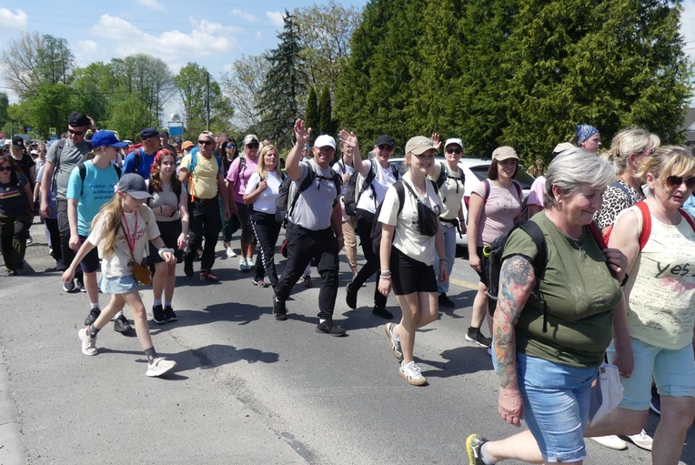 1. Grupa św. Faustyny w drodze do Łagiewnik - 2025