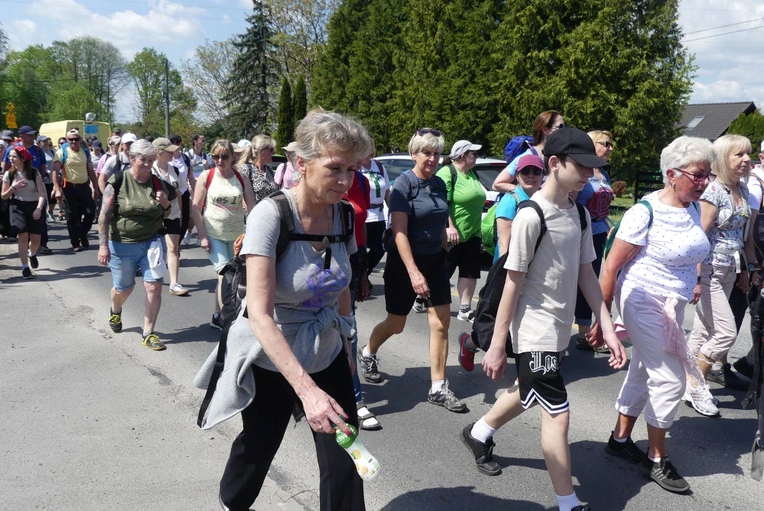 1. Grupa św. Faustyny w drodze do Łagiewnik - 2025