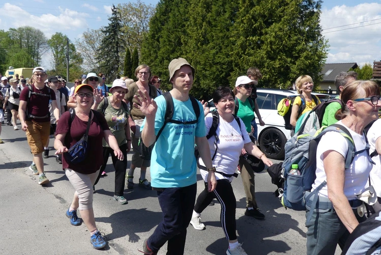 1. Grupa św. Faustyny w drodze do Łagiewnik - 2025