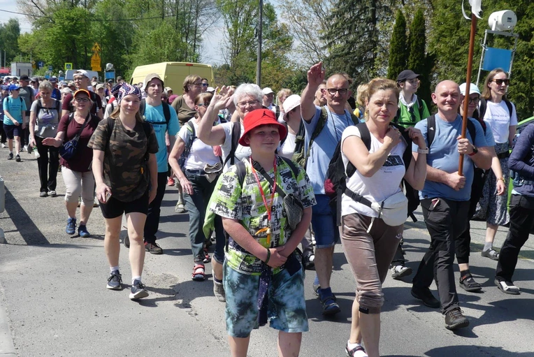 1. Grupa św. Faustyny w drodze do Łagiewnik - 2025