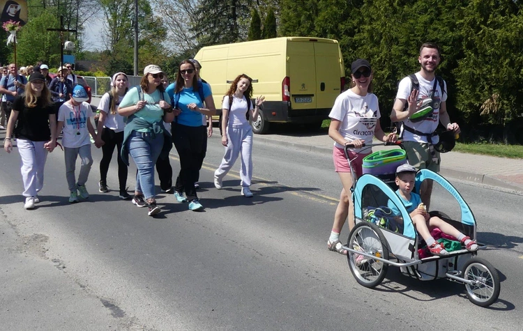 1. Grupa św. Faustyny w drodze do Łagiewnik - 2025