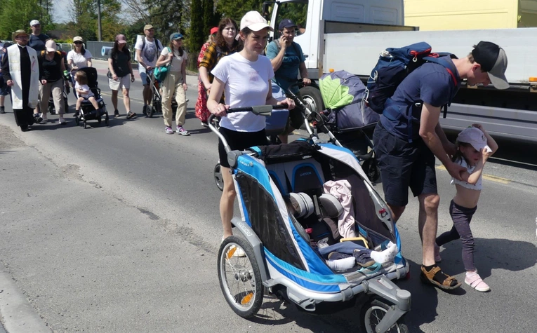 1. Grupa św. Faustyny w drodze do Łagiewnik - 2025