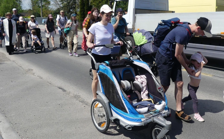 1. Grupa św. Faustyny w drodze do Łagiewnik - 2025