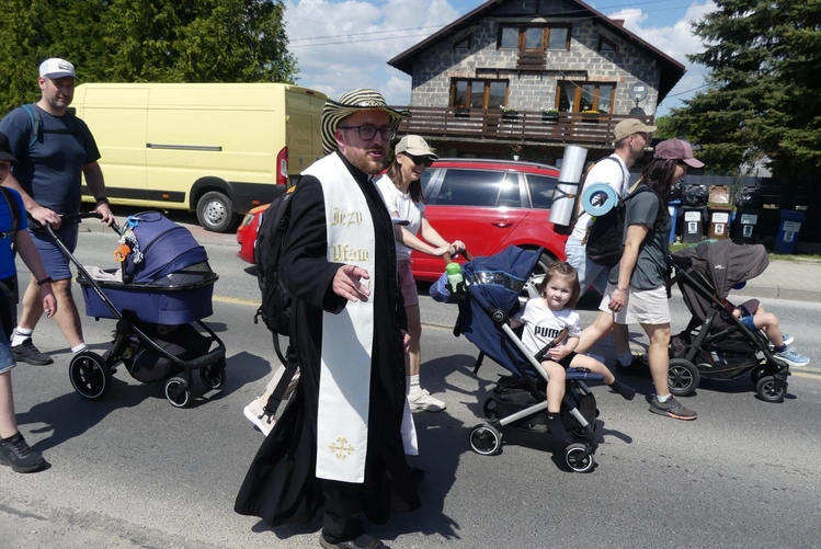 1. Grupa św. Faustyny w drodze do Łagiewnik - 2025