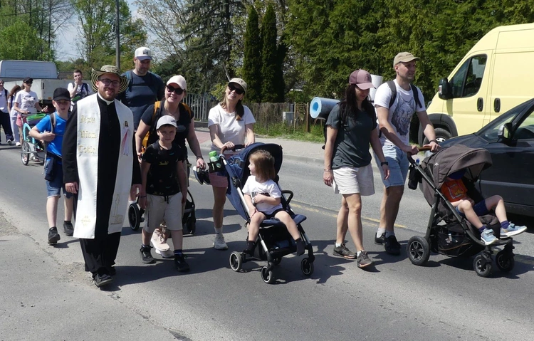 1. Grupa św. Faustyny w drodze do Łagiewnik - 2025