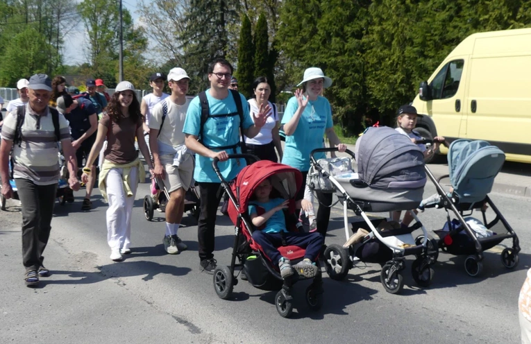 1. Grupa św. Faustyny w drodze do Łagiewnik - 2025