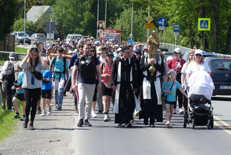 1. Grupa św. Faustyny w drodze do Łagiewnik - 2025