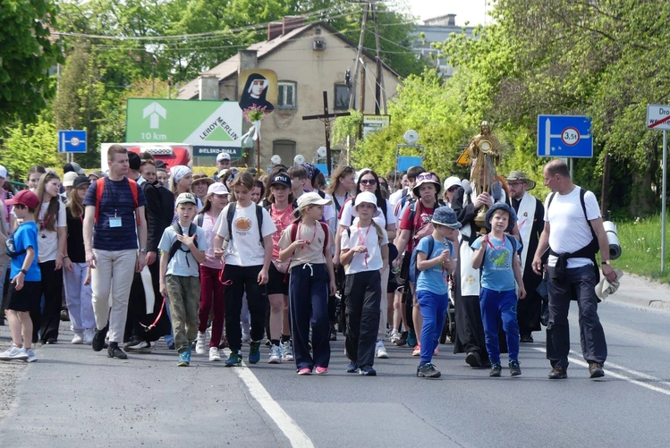 1. Grupa św. Faustyny w drodze do Łagiewnik - 2025