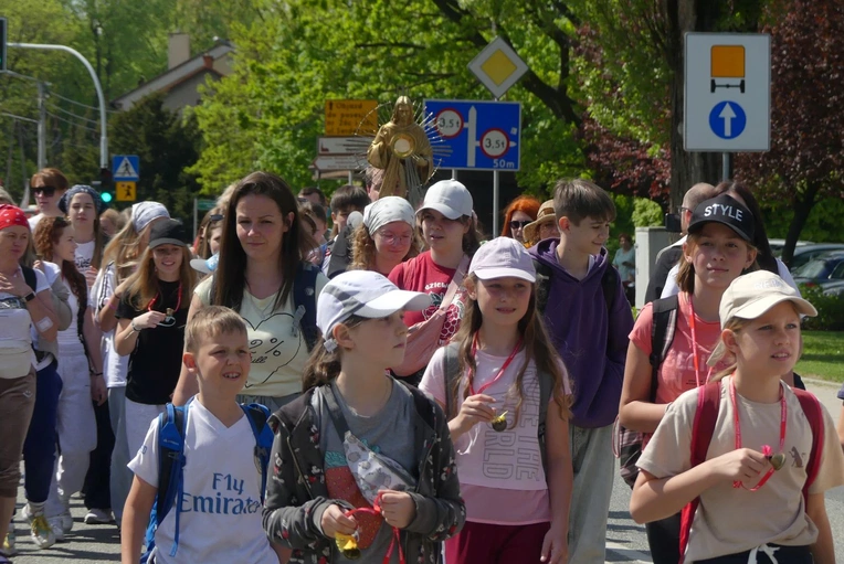 1. Grupa św. Faustyny w drodze do Łagiewnik - 2025