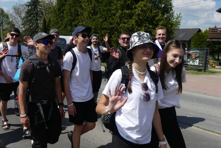 4. Grupa św. abp. Józefa Bilczewskiego w drodze do Łagiewnik - 2025