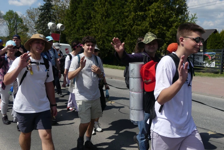 4. Grupa św. abp. Józefa Bilczewskiego w drodze do Łagiewnik - 2025