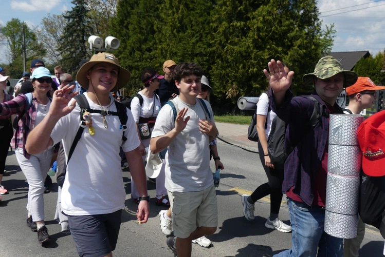 4. Grupa św. abp. Józefa Bilczewskiego w drodze do Łagiewnik - 2025