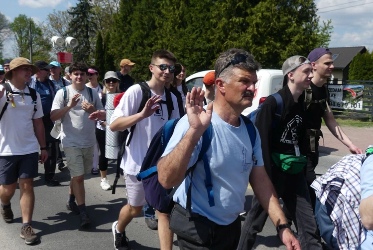 4. Grupa św. abp. Józefa Bilczewskiego w drodze do Łagiewnik - 2025