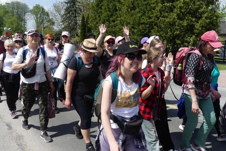 4. Grupa św. abp. Józefa Bilczewskiego w drodze do Łagiewnik - 2025