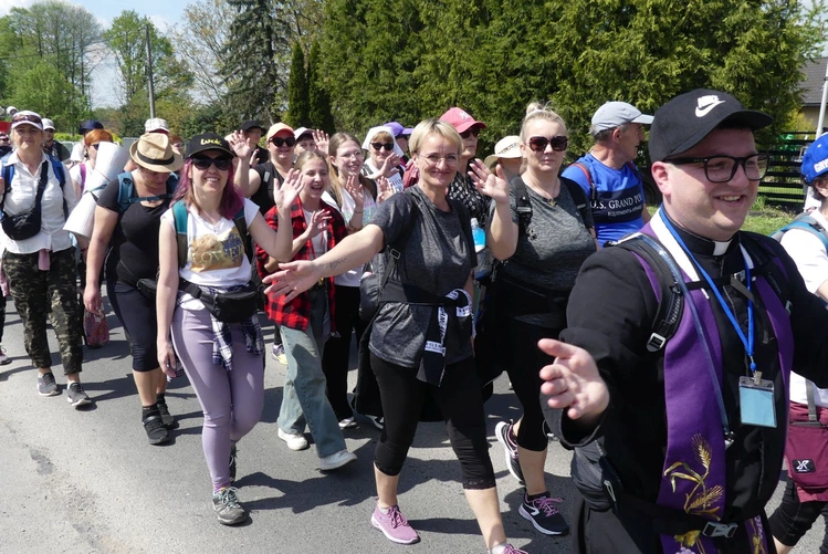 4. Grupa św. abp. Józefa Bilczewskiego w drodze do Łagiewnik - 2025