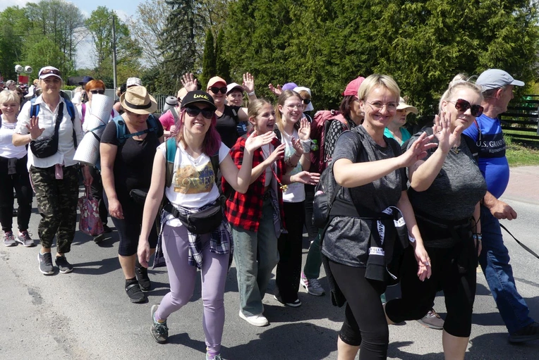 4. Grupa św. abp. Józefa Bilczewskiego w drodze do Łagiewnik - 2025