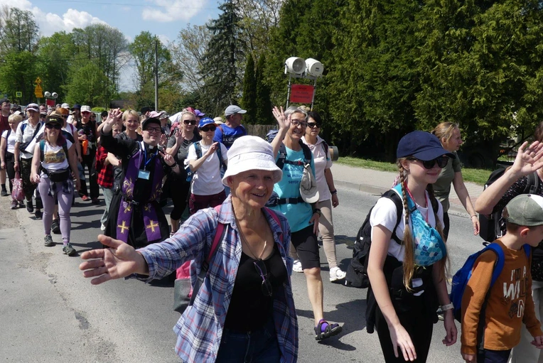 4. Grupa św. abp. Józefa Bilczewskiego w drodze do Łagiewnik - 2025