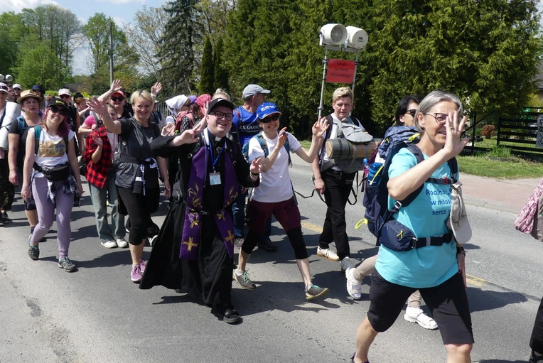 4. Grupa św. abp. Józefa Bilczewskiego w drodze do Łagiewnik - 2025