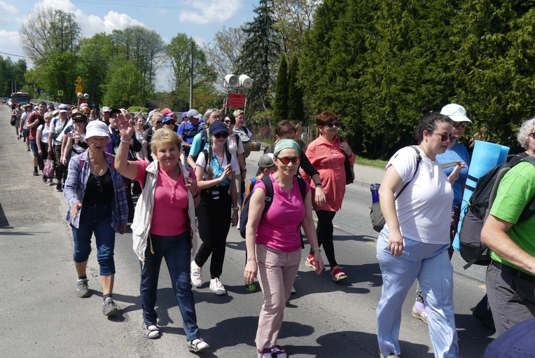 4. Grupa św. abp. Józefa Bilczewskiego w drodze do Łagiewnik - 2025