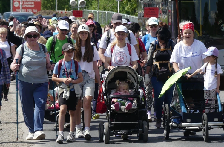 4. Grupa św. abp. Józefa Bilczewskiego w drodze do Łagiewnik - 2025