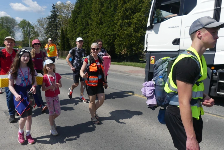5. Grupa św. Matki Teresy w drodze do Łagiewnik - 2025